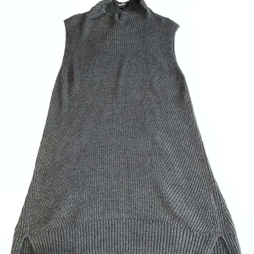 NWOT Simply Vera Vera Wang Sleeveless Long Sweater